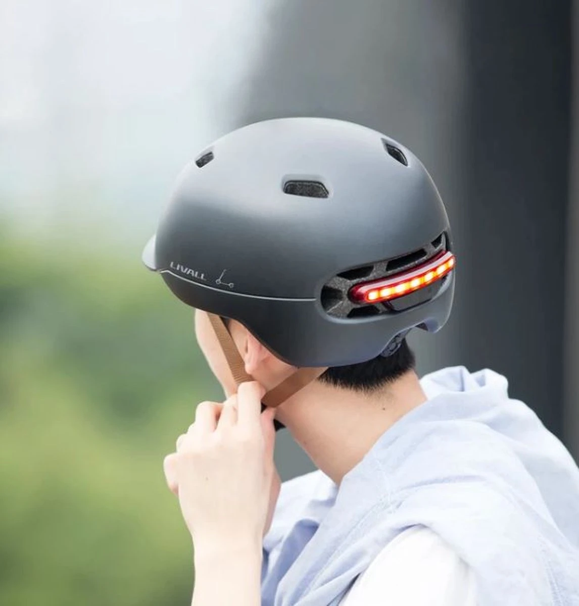 Livall C20 Black Large - (Smart) Fietshelm - SOS Funtie - Smart Verlichting - Remlicht 9 Livall C20 Black Large - (Smart) Fietshelm - SOS Funtie - Smart Verlichting - Remlicht - Afbeelding 9