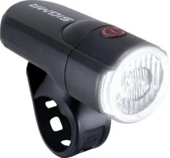 Sigma Sport AURA 30 Fietsverlichting Set - Led Koplamp 30 Lux - CURVE Achterlicht - Inclusief Batterijen 29 Sigma Sport AURA 30 Fietsverlichting Set - Led Koplamp 30 Lux - CURVE Achterlicht - Inclusief Batterijen -Fietsuitrustings Winkel 1200x1112 1