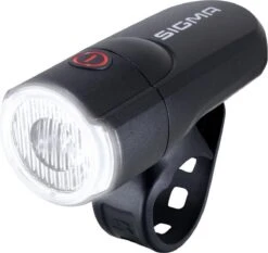 Sigma Sport AURA 30 Fietsverlichting Set - Led Koplamp 30 Lux - CURVE Achterlicht - Inclusief Batterijen 26 Sigma Sport AURA 30 Fietsverlichting Set - Led Koplamp 30 Lux - CURVE Achterlicht - Inclusief Batterijen -Fietsuitrustings Winkel 1200x1133 4