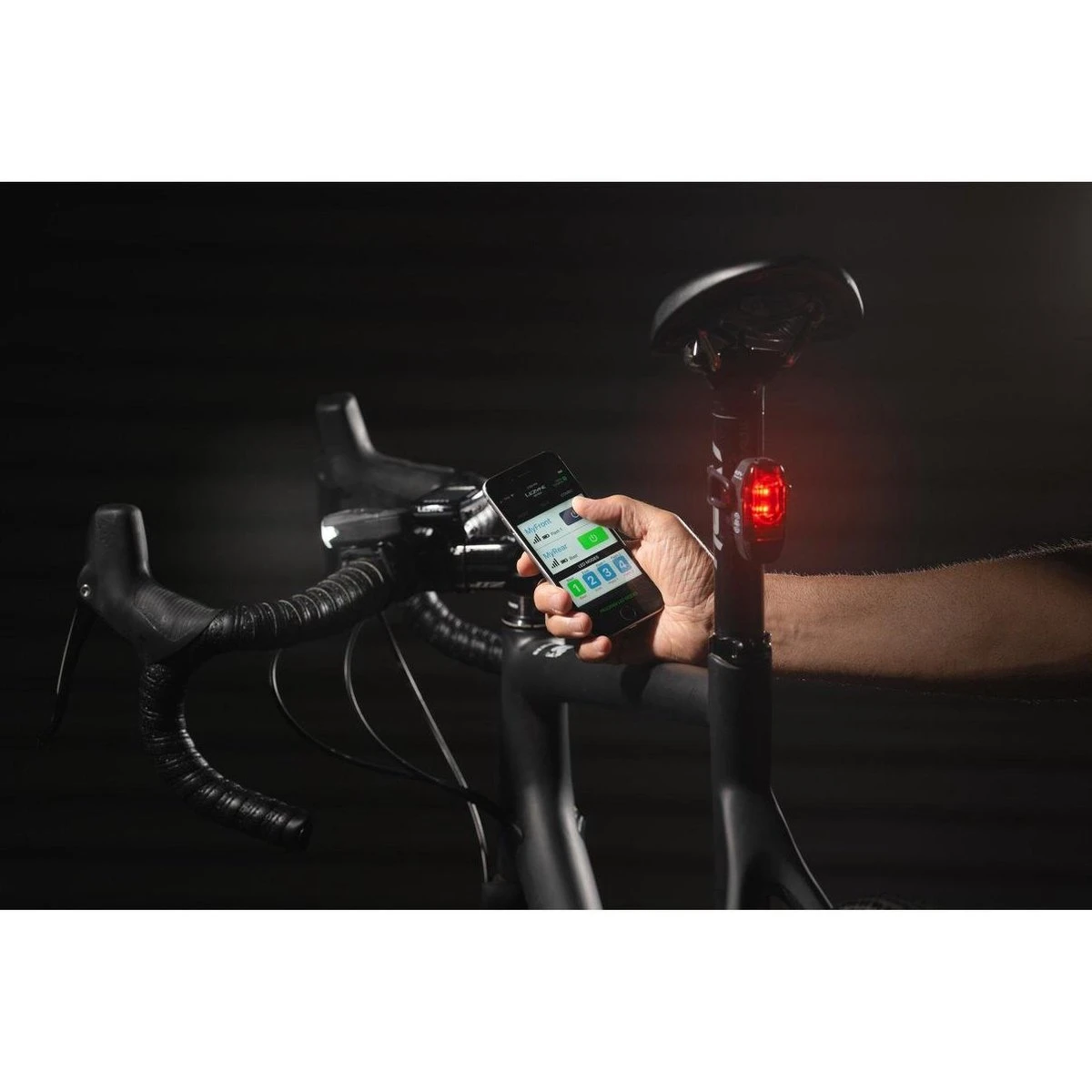 Lezyne Connect Smart 1000XL / KTV Smart Pair Verlichtingsset - 1000 Lumen - Zwart 16 Lezyne Connect Smart 1000XL / KTV Smart Pair Verlichtingsset - 1000 Lumen - Zwart - Afbeelding 16