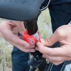 WVspecials Fietsverlichting Voor En Achter - Fietslamp - Siliconen - Rood En Wit - Siliconen LED Fiets Lampjes - Verlichting Set - Achterlicht - Voorlicht - Koplamp - Rood - Wit -Fietsuitrustings Winkel 1200x1200 366