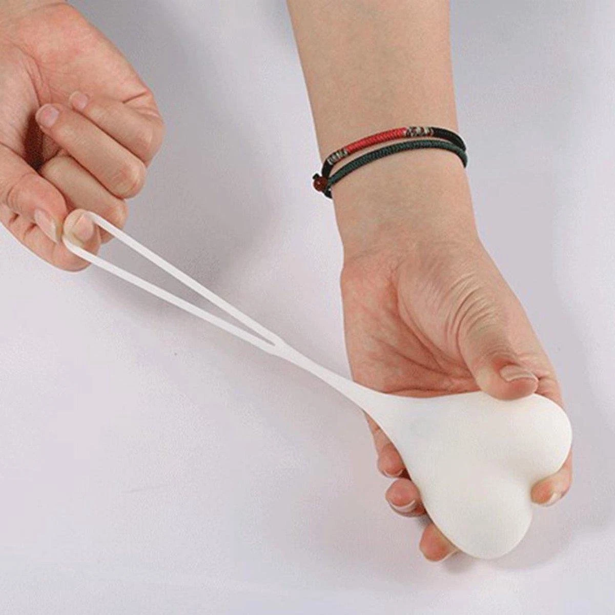 LOUZIR Opvallend Waterproof Fiets Led Achterlicht In De Vorm Van Een Slingerende Balzak(met Rode, Lichtgevende Ballen!) 5 LOUZIR Opvallend Waterproof Fiets Led Achterlicht In De Vorm Van Een Slingerende Balzak(met Rode, Lichtgevende Ballen!) - Afbeelding 5