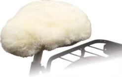 Zadelhoes Schapenvacht Beige - Zadeldek - Beschermhoes Zadel - Schapenhoes Zadel 9 Zadelhoes Schapenvacht Beige - Zadeldek - Beschermhoes Zadel - Schapenhoes Zadel -Fietsuitrustings Winkel 1200x762 3