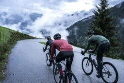 Rogelli Focus - Lange Fietsbroek Met Bretels - Heren - Maat L - Zwart 26 Rogelli Focus - Lange Fietsbroek Met Bretels - Heren - Maat L - Zwart -Fietsuitrustings Winkel 1200x800 267