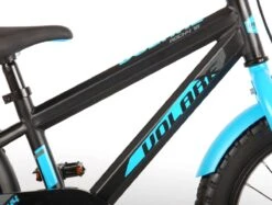 Volare Rocky Kinderfiets - 16 Inch - Zwart Blauw - 95% Afgemonteerd - Prime Collection -Fietsuitrustings Winkel 1200x910