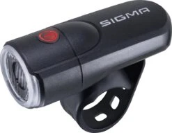 Sigma Sport AURA 30 Fietsverlichting Set - Led Koplamp 30 Lux - CURVE Achterlicht - Inclusief Batterijen 30 Sigma Sport AURA 30 Fietsverlichting Set - Led Koplamp 30 Lux - CURVE Achterlicht - Inclusief Batterijen -Fietsuitrustings Winkel 1200x931 1