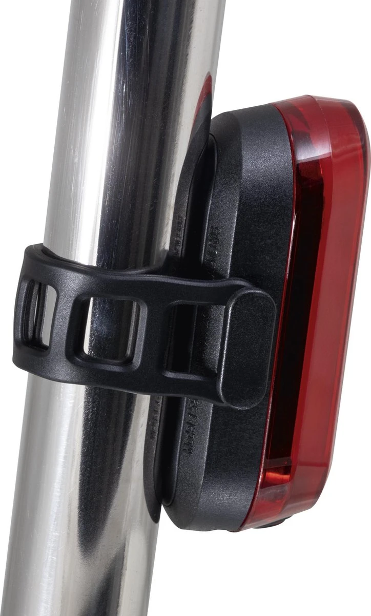 Sigma Sport AURA 30 Fietsverlichting Set - Led Koplamp 30 Lux - CURVE Achterlicht - Inclusief Batterijen 11 Sigma Sport AURA 30 Fietsverlichting Set - Led Koplamp 30 Lux - CURVE Achterlicht - Inclusief Batterijen - Afbeelding 11