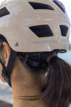 ABUS Hyban 2.0 Fietshelm - Maat M (52-58 Cm) - Velvet Black 15 ABUS Hyban 2.0 Fietshelm - Maat M (52-58 Cm) - Velvet Black -Fietsuitrustings Winkel 800x1200 27