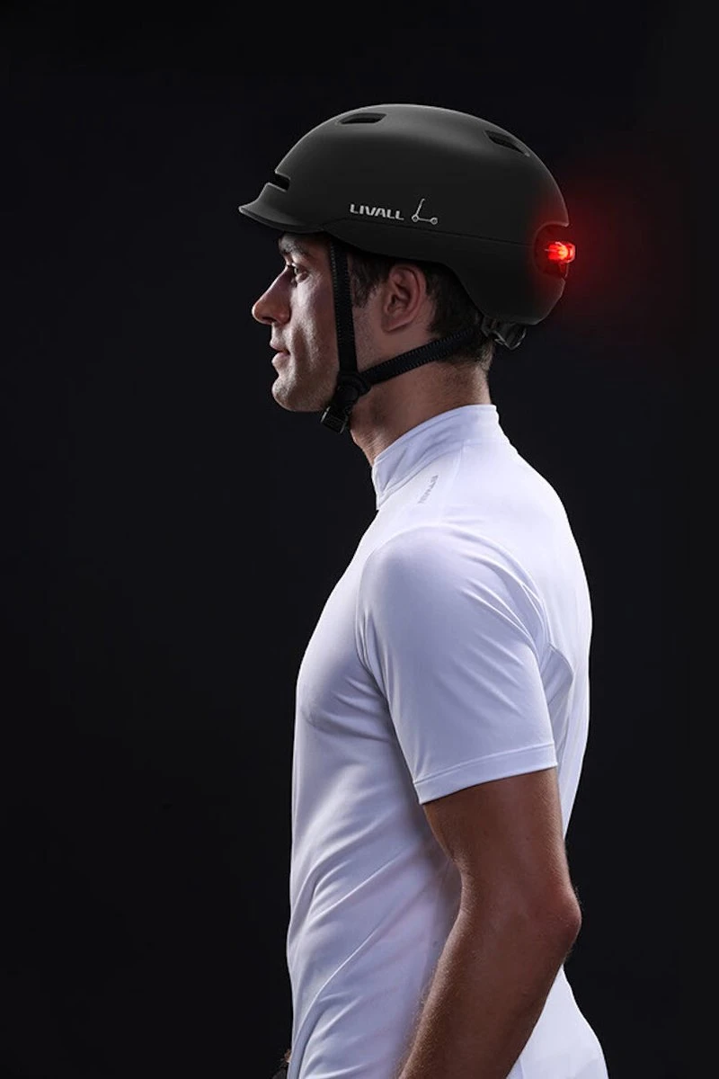 Livall C20 Black Large - (Smart) Fietshelm - SOS Funtie - Smart Verlichting - Remlicht 4 Livall C20 Black Large - (Smart) Fietshelm - SOS Funtie - Smart Verlichting - Remlicht - Afbeelding 4