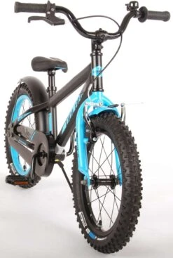 Volare Rocky Kinderfiets - 16 Inch - Zwart Blauw - 95% Afgemonteerd - Prime Collection -Fietsuitrustings Winkel 808x1200