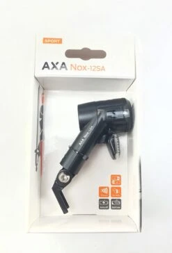 AXA Nox Sport 12 Lux - Fietslamp Voorlicht - LED Koplamp - Fietsverlichting Op Batterij - Auto/Off - Zwart -Fietsuitrustings Winkel 814x1200 1