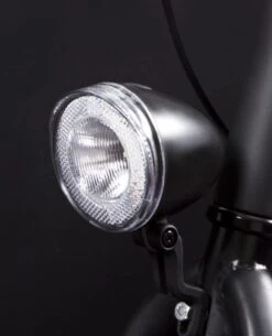 Spanninga Swingo Fiets Koplamp - 4 Lux - Batterij -Fietsuitrustings Winkel 971x1200